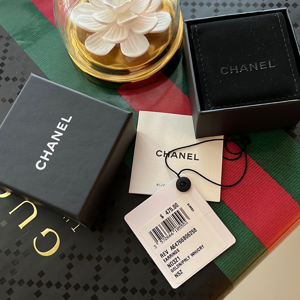 Gorgeous Chanel Stud Pearl Earrings (NWT)